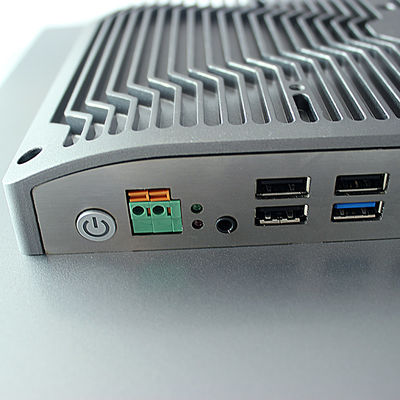 IP65はステンレス鋼のパネルのPC 15のインチJ1900 4GのRAM 64GB SSD TPM 2.0を埋め込んだ